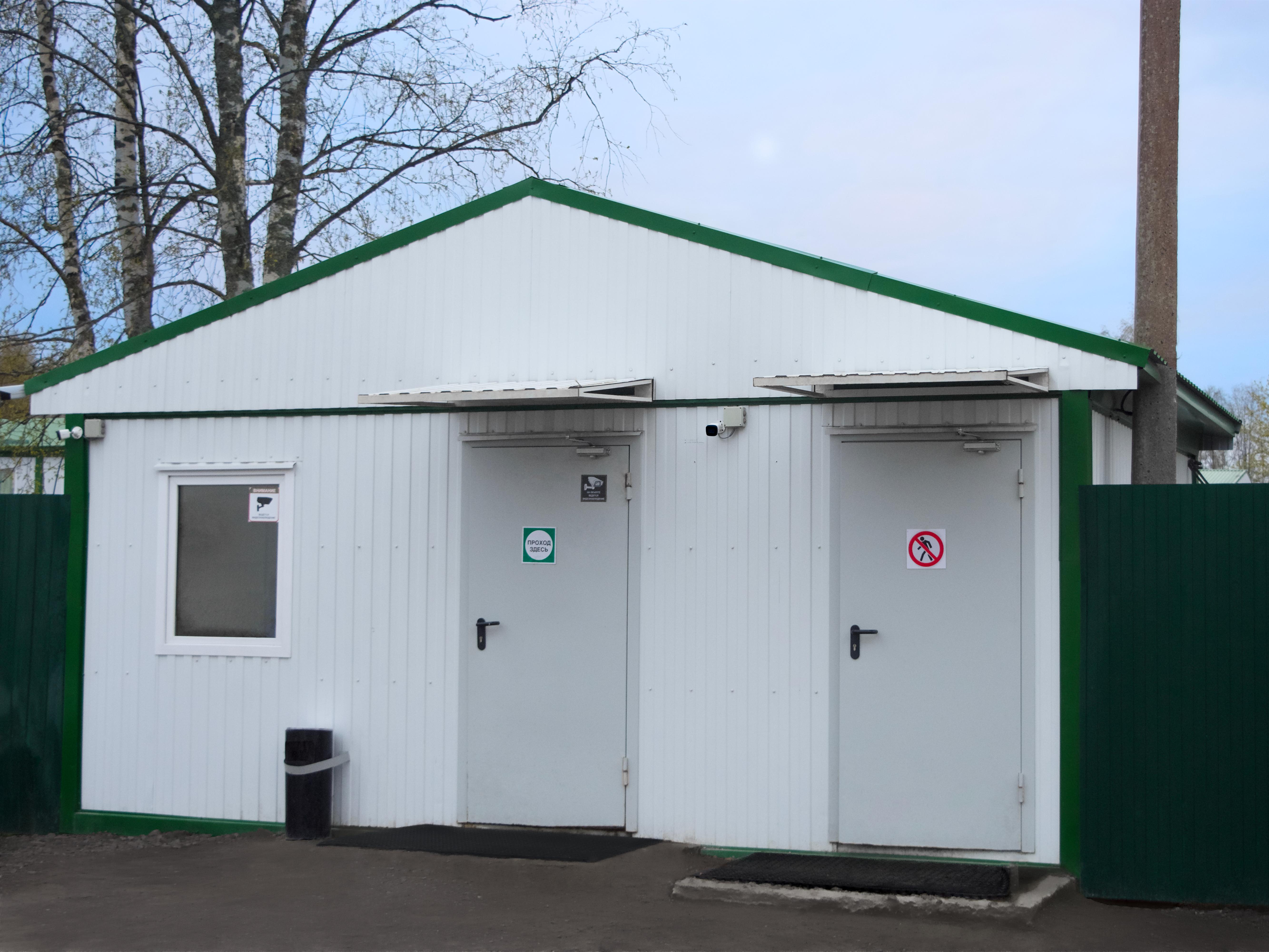 КПП перед входом на территорию общежития
